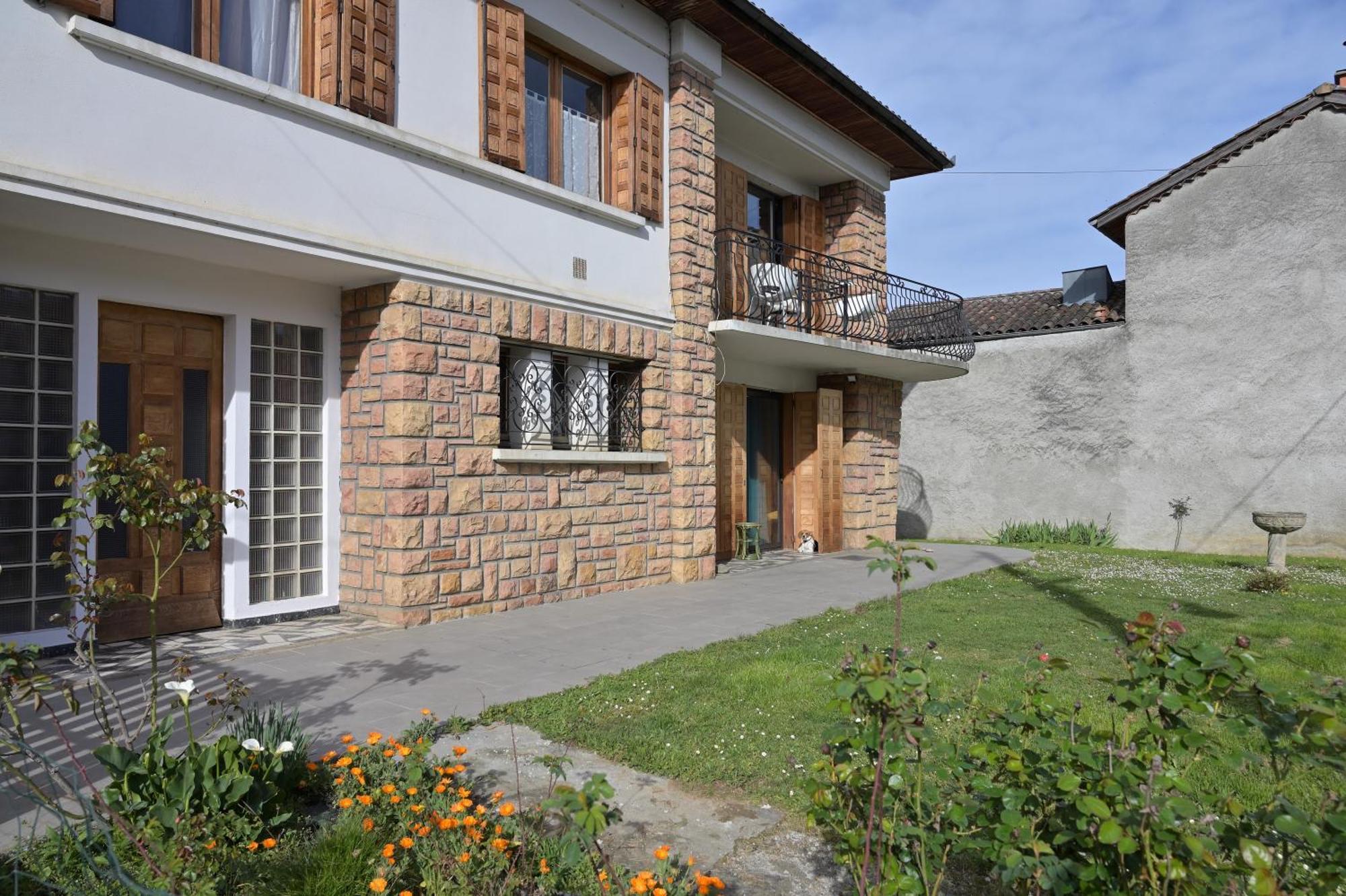La Maison Du Village Encausse-les-Thermes Exterior photo